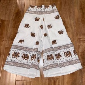 Boho Beach Elephant 100% Cotton White Capri Pants Made In Thailand Size Small